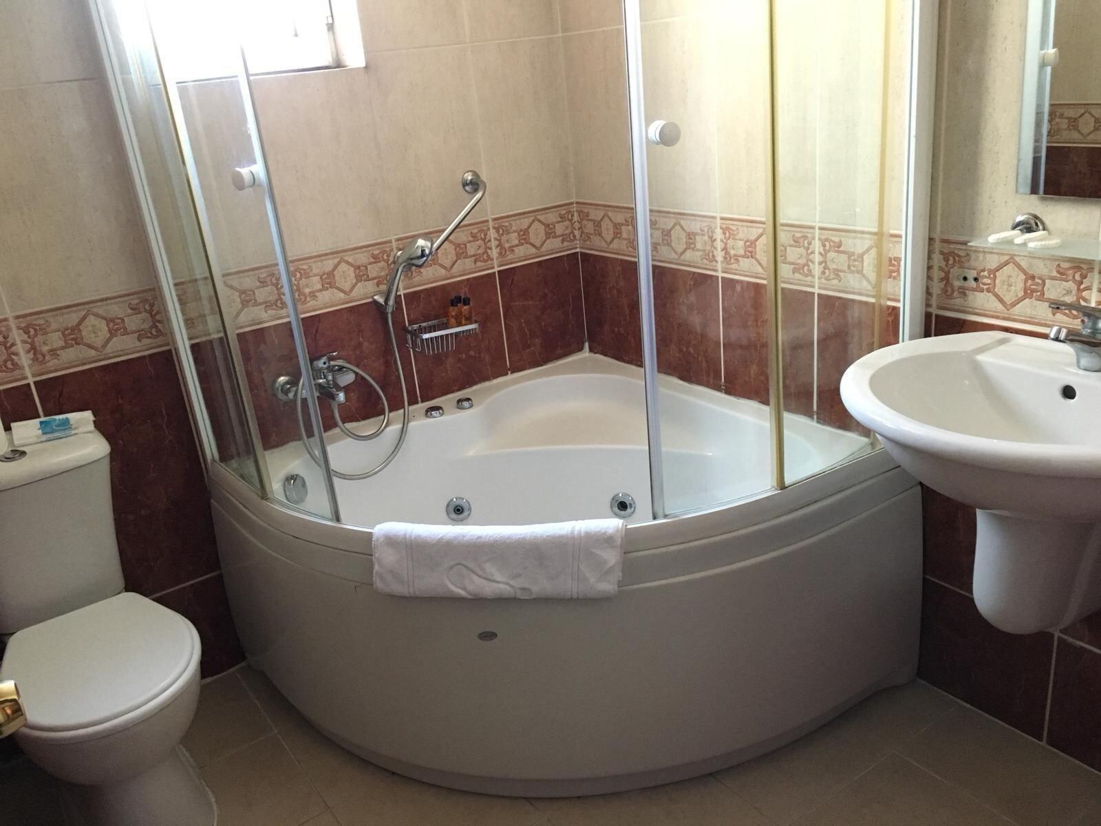 Demirgrand Hotel Trabzon Bagian luar foto